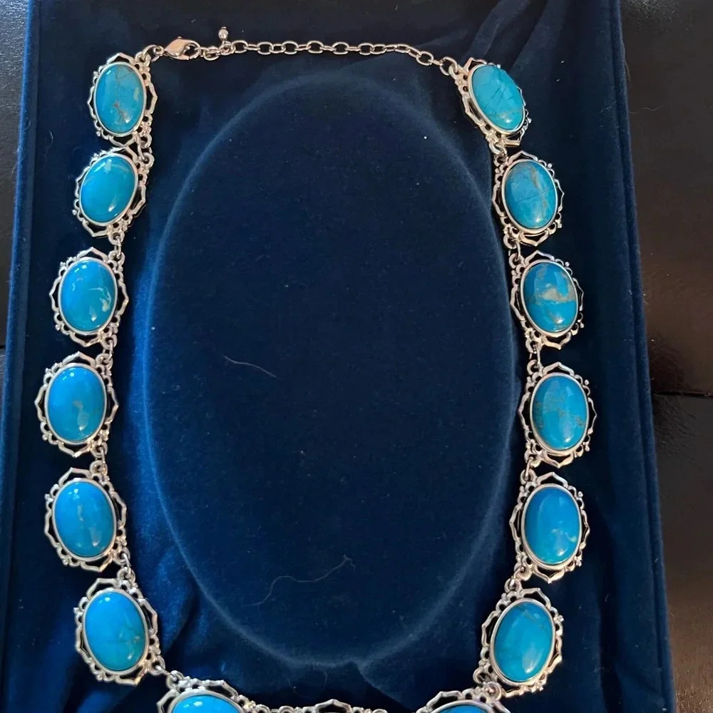 New Camrose and Kross JBK Faux Howlite Turquoise Necklace Box & Certificate - Picture 3 of 4